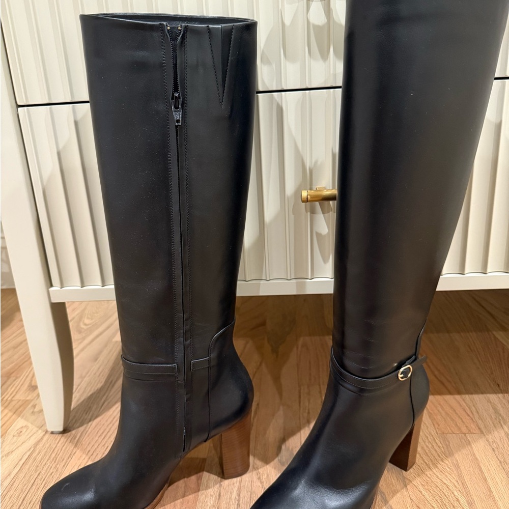 Sezane Black Leather Heeled Boots with Knee-High Design and Pointed Toe